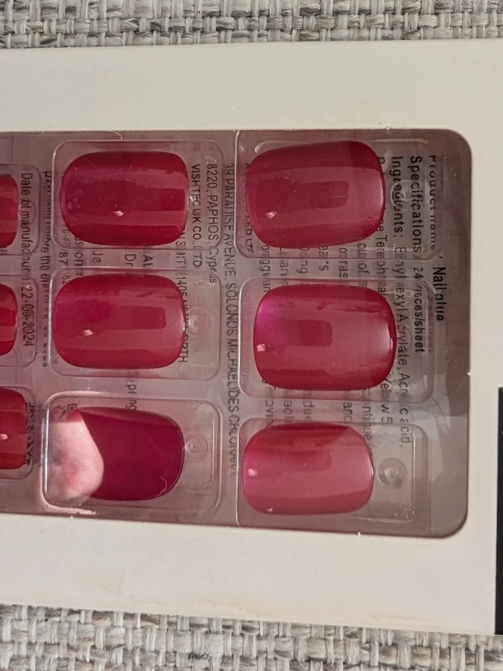 Artificial nails. different colors. brand new. 22 packs for 30$